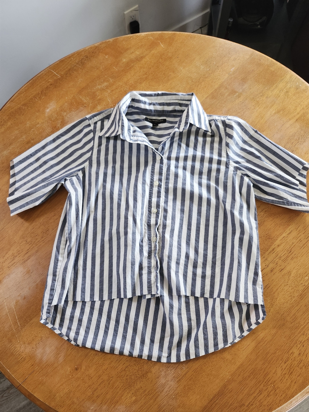 Banana Republic Striped Cropped Boyfriend Button-Down | XS | 100% Cotton 🤍💙